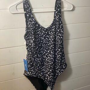 Black and Daisy Cupshe One Piece Swimsuit! BRAND NEW